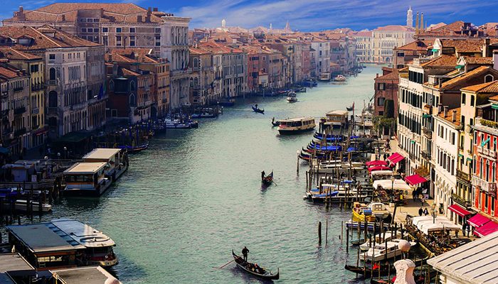 Italia reabre fronteras a europeos para salvar el turismo