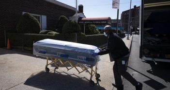 Mañana llegarán a México 200 urnas de fallecidos por covid en EU