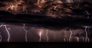 Varias colonias se quedaron sin luz por la tormenta eléctrica