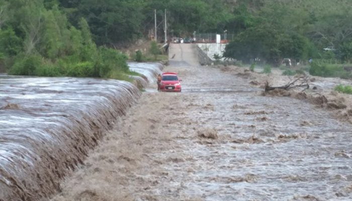 Se registran crecientes de ríos a causa de Hanna en Nayarit