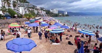 Cofepris dice que todas las playas de la Bahía están limpias