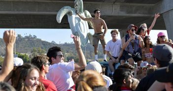 Estudiantes en EU organizan ''fiestas COVID''; el que se infecta, gana