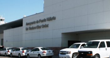 Insisten conductores de plataforma que los dejen ingresar a aeropuertos