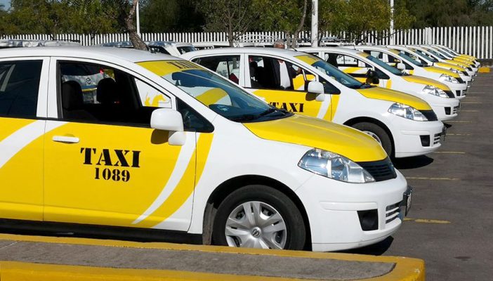 Piden hoteleros a taxistas 'apretar' con las medidas sanitarias