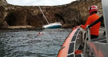Rescatan marinos a 7 personas; una lancha y un velero involucrados