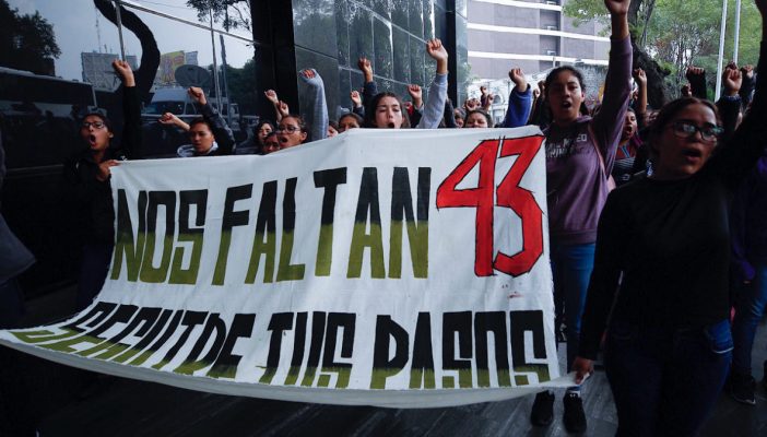 Identifican restos de estudiante de Ayotzinapa en barranca