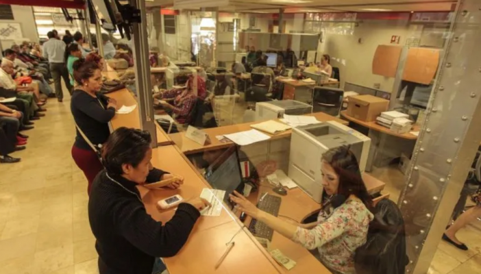 Burócratas federales regresarán a trabajar hasta el 1 de octubre