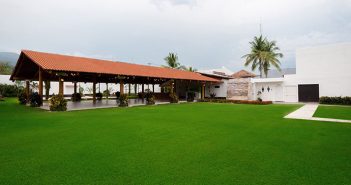 Salones de eventos al aire libre ya pueden operar en PV