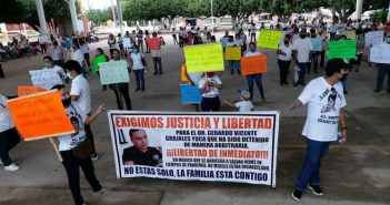 Segundo día de protestas para pedir liberación de médico en Chiapas