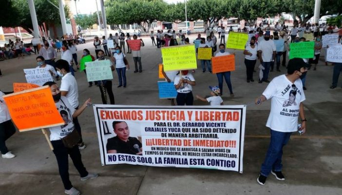 Segundo día de protestas para pedir liberación de médico en Chiapas