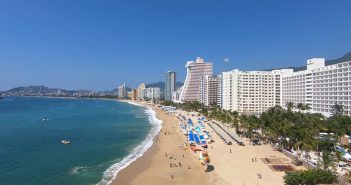 Acapulco reabre sus playas tras 3 meses de restricciones