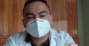 Encarcelan a médico tras la muerte por covid-19 de un “influyente político”