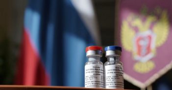 Sin respaldo de la comunidad científica, Rusia presenta vacuna contra Covid-19