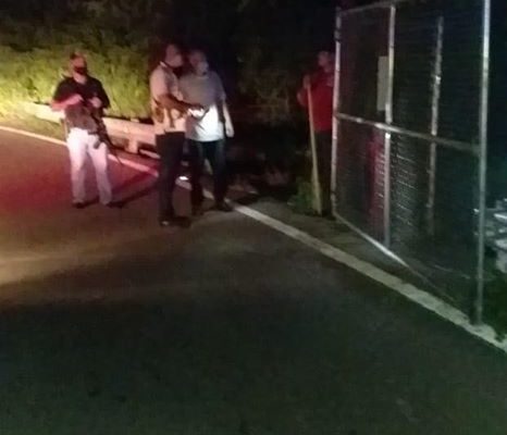 Retiran malla ciclónica y pluma de la carretera vieja a Punta de Mita