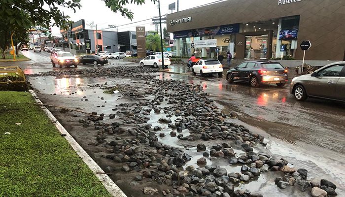 Elida inunda Colima y deja millonarios daños