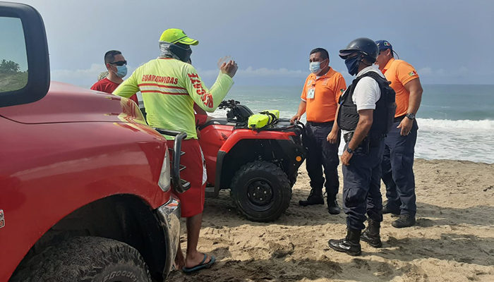 Buscan a joven arrastrado por el mar entre Colima y Jalisco