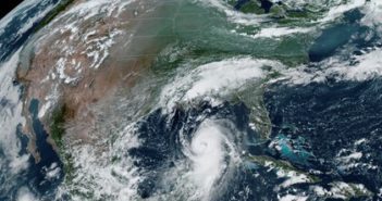 Huracán ''Laura'' alcanza categoría 4 en el Golfo de México