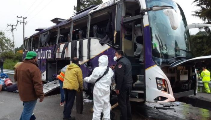 Suman 15 fallecidos en accidente de turistas que venían a Vallarta