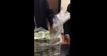 Difunden video con bolsa de fajos de billetes de presunto caso Lozoya