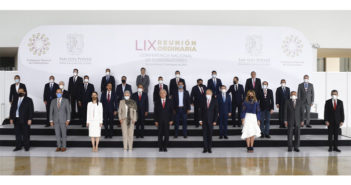 AMLO y 2 gobernadores sin cubrebocas en encuentro de la CONAGO