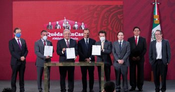 Gobierno de la 4T y televisoras firman acuerdo para transmisión de clases