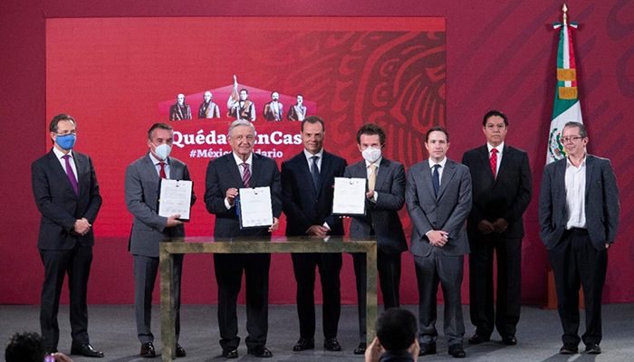 Gobierno de la 4T y televisoras firman acuerdo para transmisión de clases