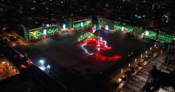 Honran al sector salud en el grito de independencia