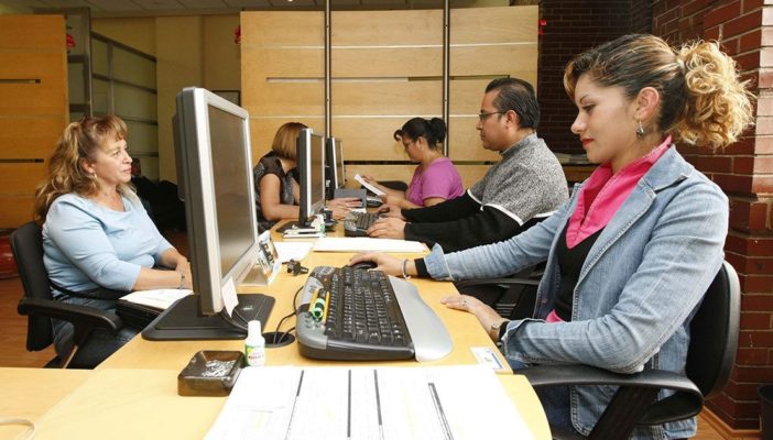 Burócratas regresarán a oficinas hasta 2021