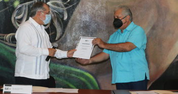 Recibe CUCosta donación para apoyar a estudiantes de bajos recursos