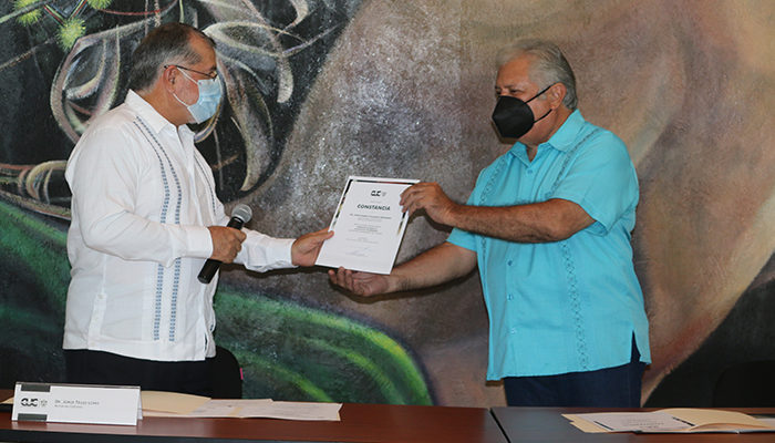 Recibe CUCosta donación para apoyar a estudiantes de bajos recursos