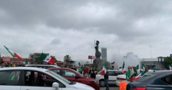 Frente anti AMLO se manifiestan en La Minerva