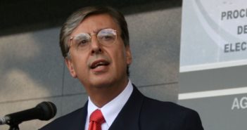 ¡Le roban al instituto para devolver al pueblo lo robado!