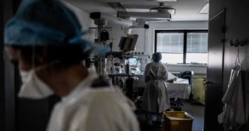 Médicos atienden hasta 10 con COVID-19 por turno