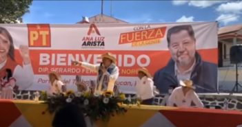 Lanzan huevos, otra vez, a Fernández Noroña en evento en Hidalgo
