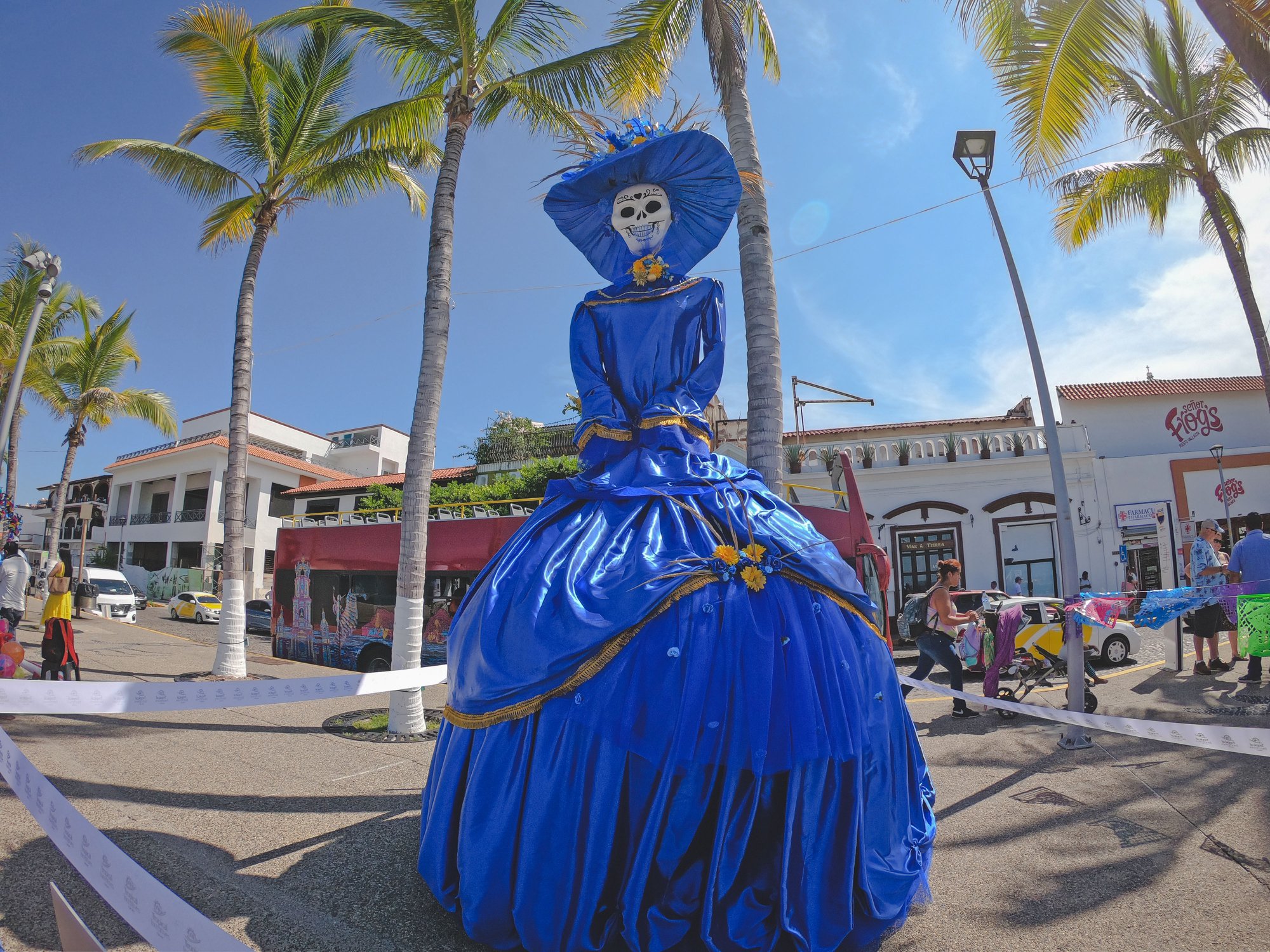 ¡Confirmado! Sí habrá palmeras catrinas y altares de muertos en PV