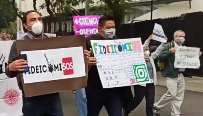 AMLO dice que gobernadores que quieren fideicomisos "defienden la corrupción"