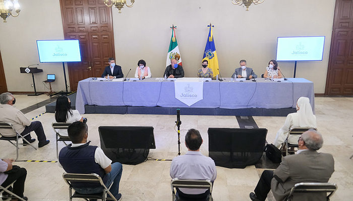 Gobernador 'insinúa' que clases presenciales serán hasta 2021