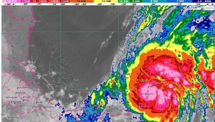 ''Gamma'' se fortalece horas antes de tocar tierra en México
