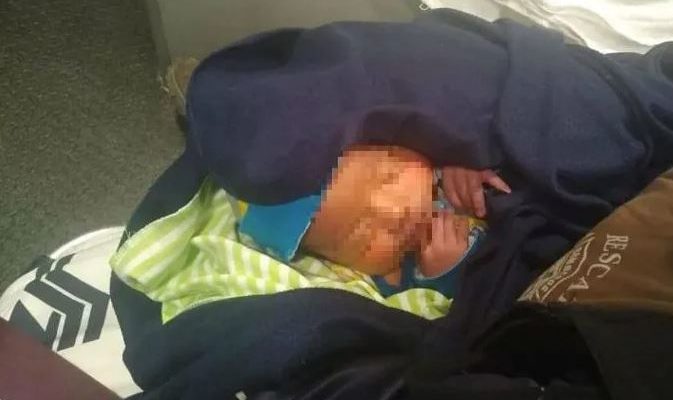 Abandonan bebé en una caja con la leyenda 'que dios me perdone'