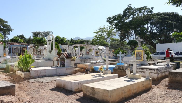 Buscan que haya otro cementerio público en Puerto Vallarta
