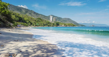 AMLO publica decreto para multar a quien prohíba acceso a playas