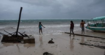 'Zeta' se degrada a tormenta tropical tras impactar la península de Yucatán