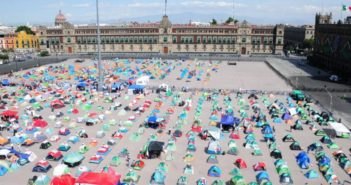 ¿Tan rápido? FRENA retira su plantón del Zócalo