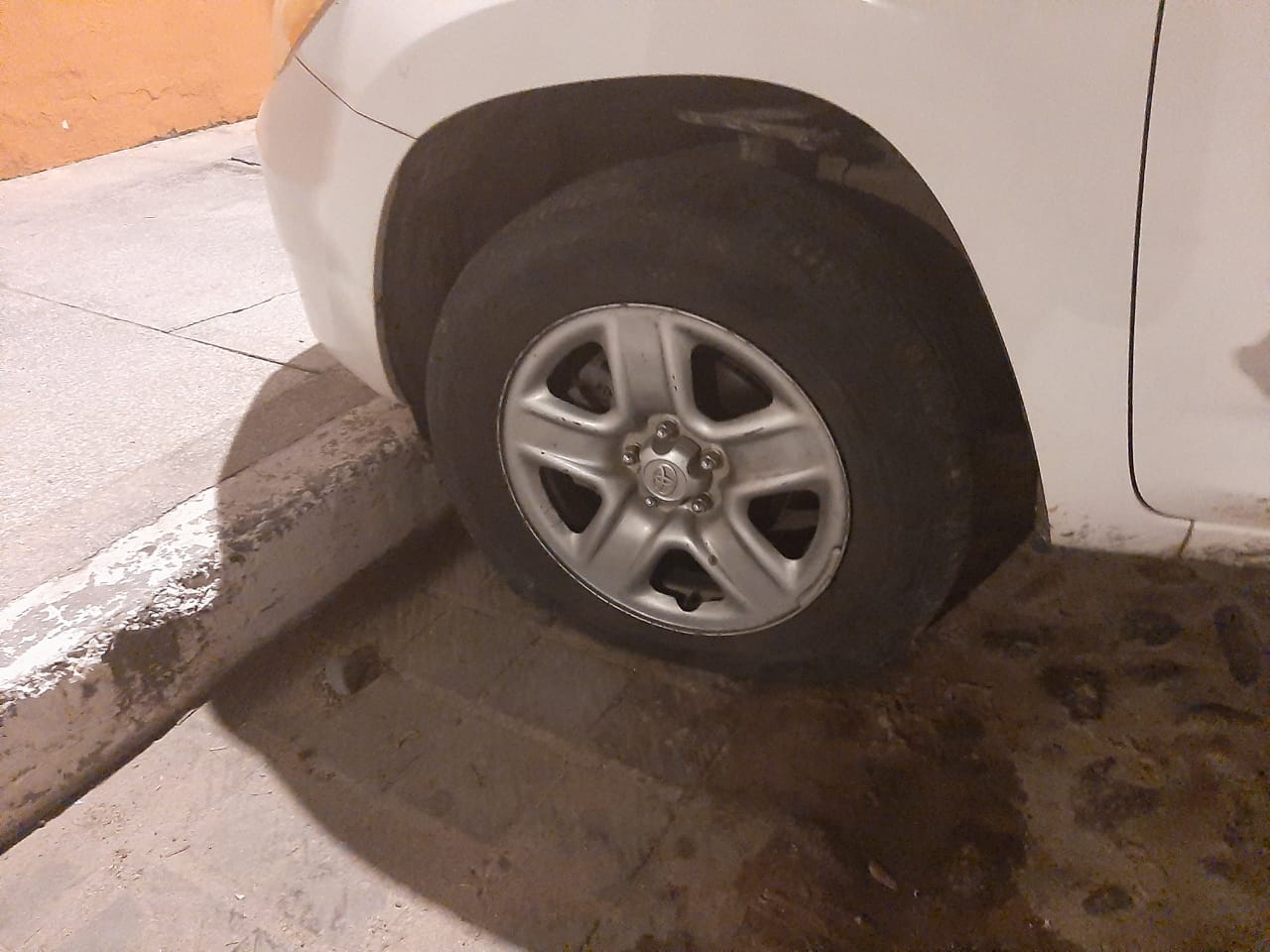 'Mocosos' menores de edad dañan 11 vehículos en halloween 6 'Mocosos' menores de edad dañan 11 vehículos en halloween