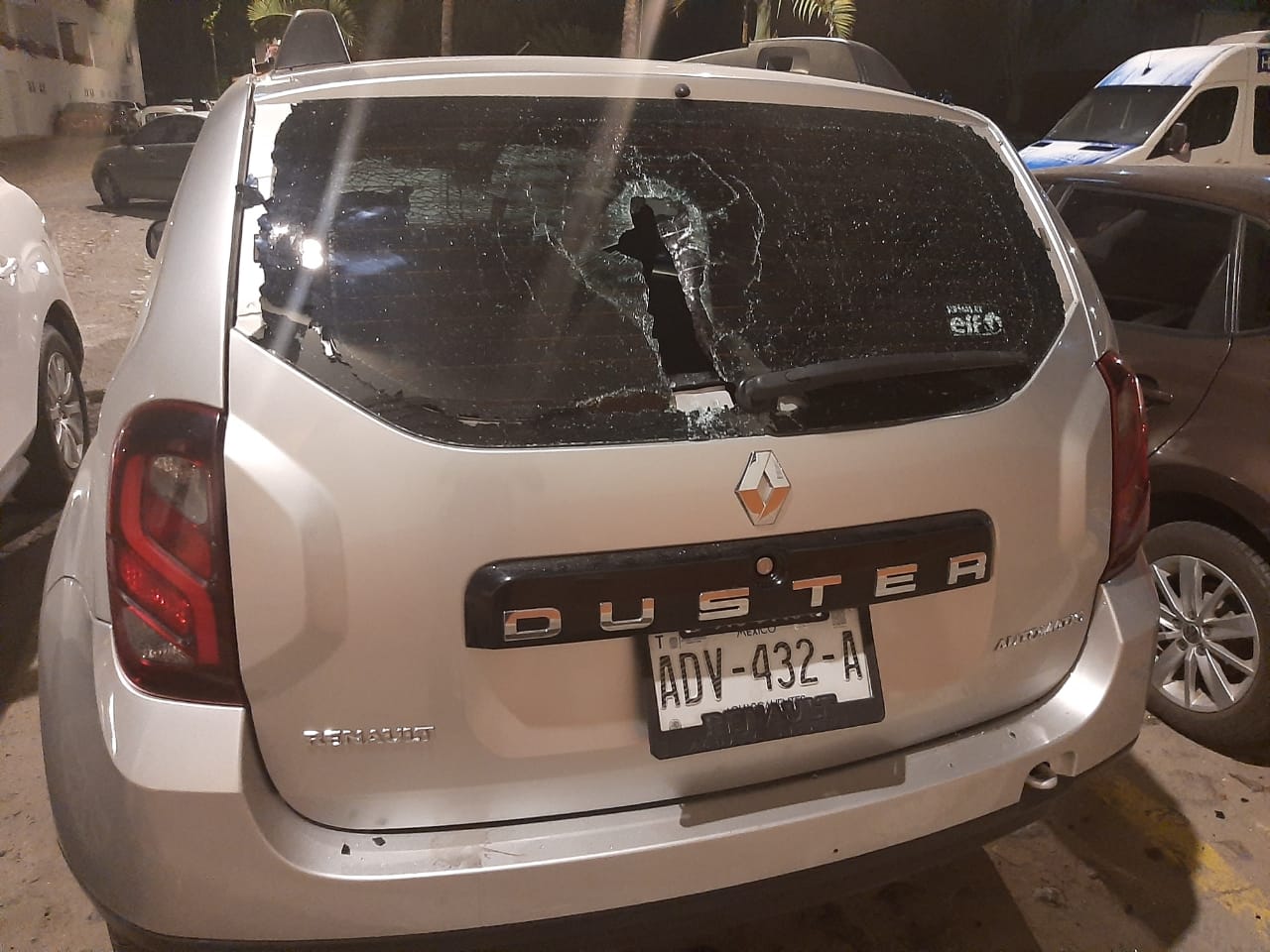 'Mocosos' menores de edad dañan 11 vehículos en halloween 15 'Mocosos' menores de edad dañan 11 vehículos en halloween