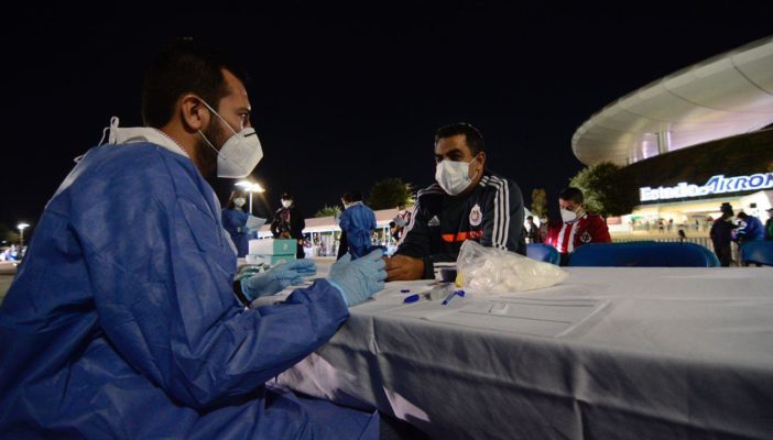 2 casos positivos en los asistentes al partido de Chivas vs América