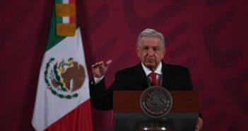 Se vacunará contra COVID a maestros que regresen a clases presenciales, dice AMLO