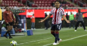 Deportes domingueros Chivas a la Baja, por un jugador en un mal paso