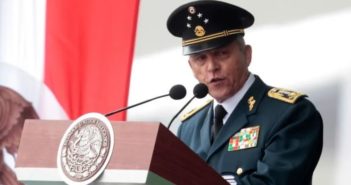 Cienfuegos ya está en México, notifican a juez en EU