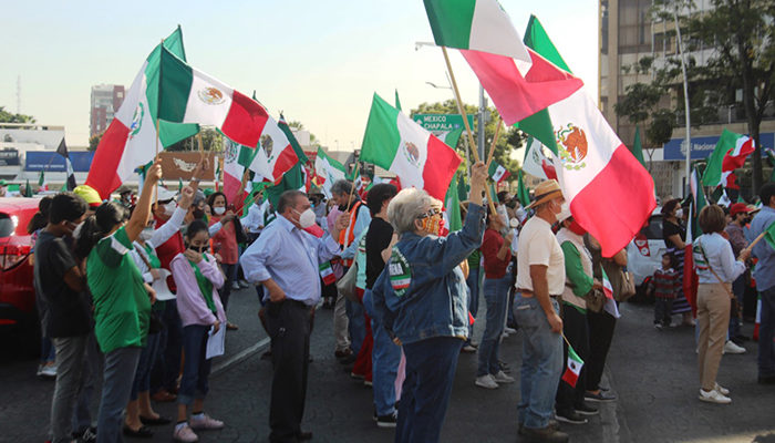 Oootra vez protesta FRENA contra AMLO en Guadalajara